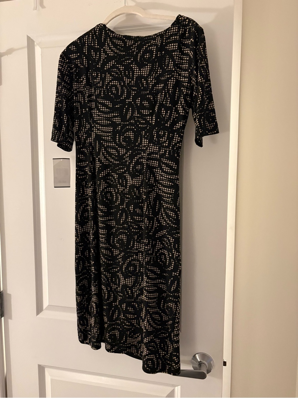 Classic Black and Cream Patterned Sheath Dress - Women - Picture 4 of 4